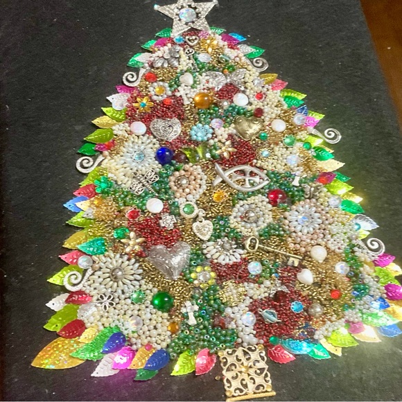 Special Gift or for you, Vintage jewelry, beaded & more Christmas Tree on Canvas - Picture 2 of 4